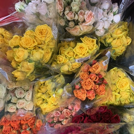 Beautiful Mini Roses Bouquet Valentines Fresh Cut Floral Arrangement 12 Stems for any Events and Occasions