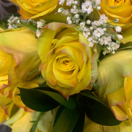 新鮮玫瑰花束，適合節日禮物、活動慶祝、生日慶祝和家居裝飾