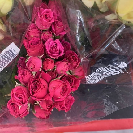 Beautiful Mini Roses Bouquet Valentines Fresh Cut Floral Arrangement 12 Stems for any Events and Occasions