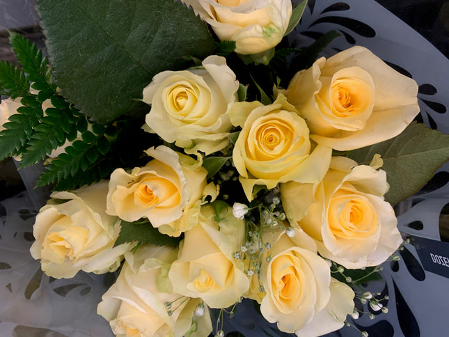 新鮮玫瑰花束，適合節日禮物、活動慶祝、生日慶祝和家居裝飾